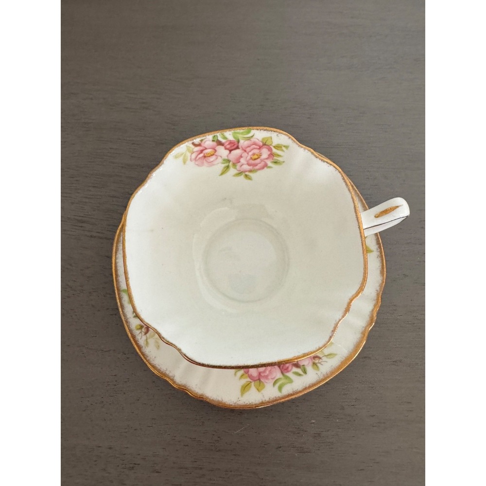 Vintage Queen Anne Floral Teacup & Saucer, England - Picture 4 of 4
